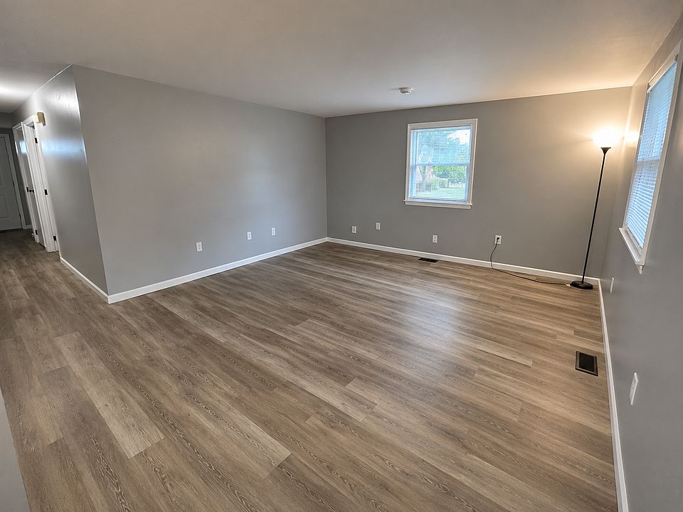 1st image of 1801 W Parkway Dr #B