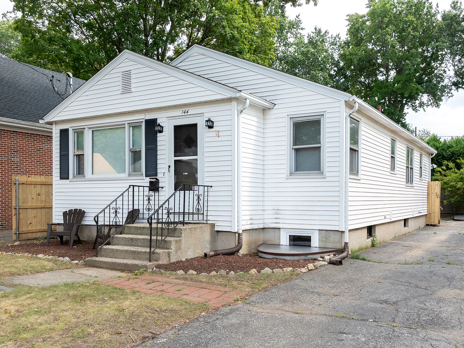 144 Texas Ave — Photo 3