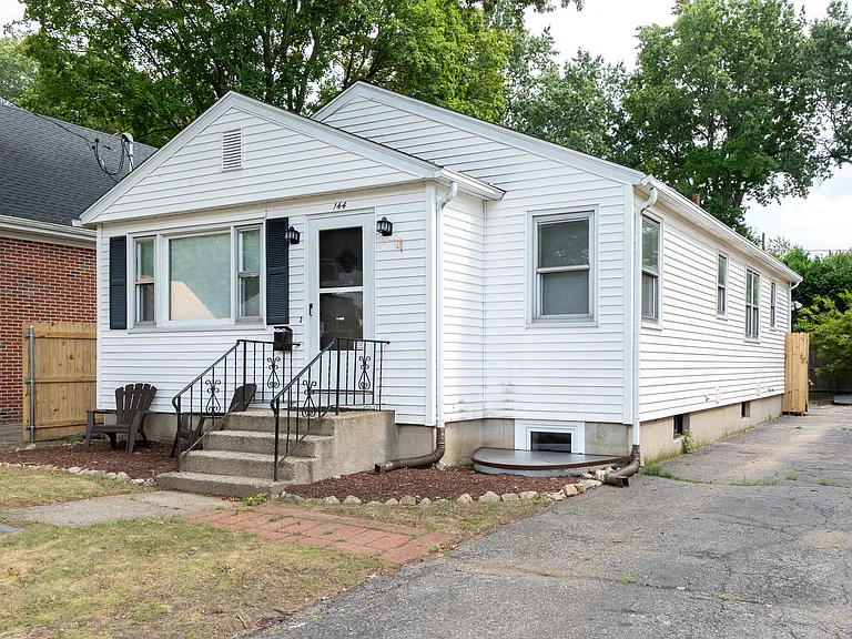 144 Texas Ave — Photo 3