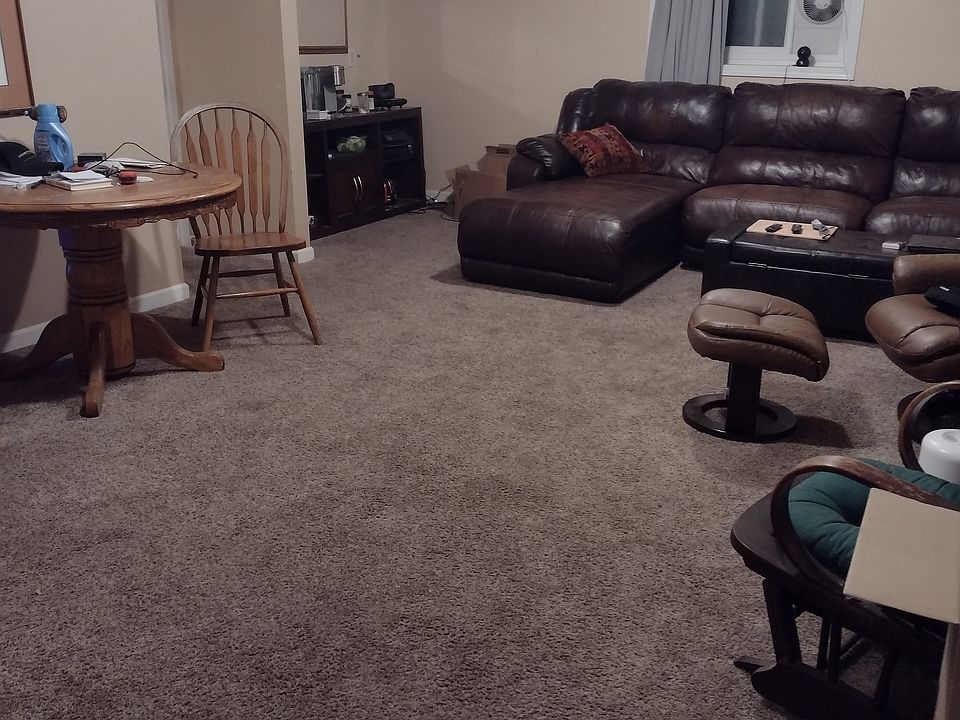 2nd image of 910 Claremont Pl