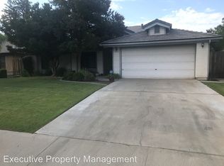 8801 Crowningshield Dr, Bakersfield, CA 93311