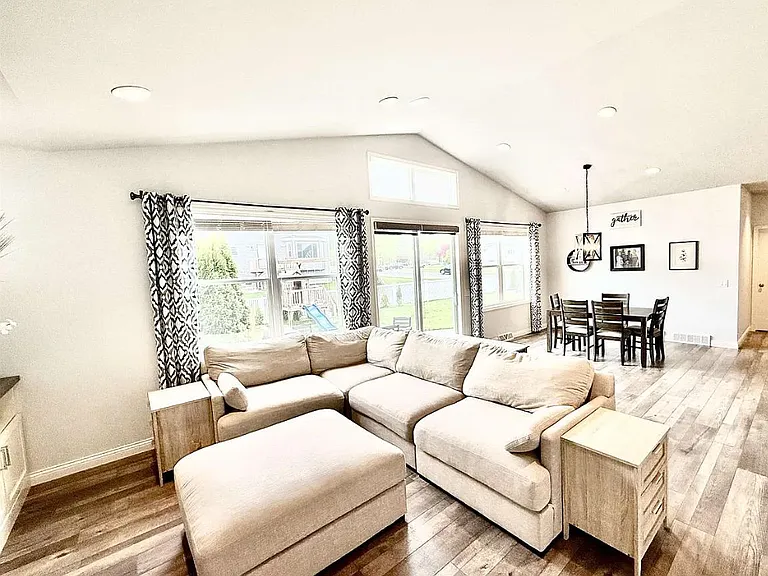 615 Clear Pond Way — Photo 3