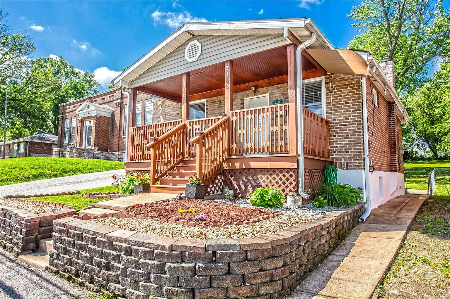 5106 Heege Rd photo 1