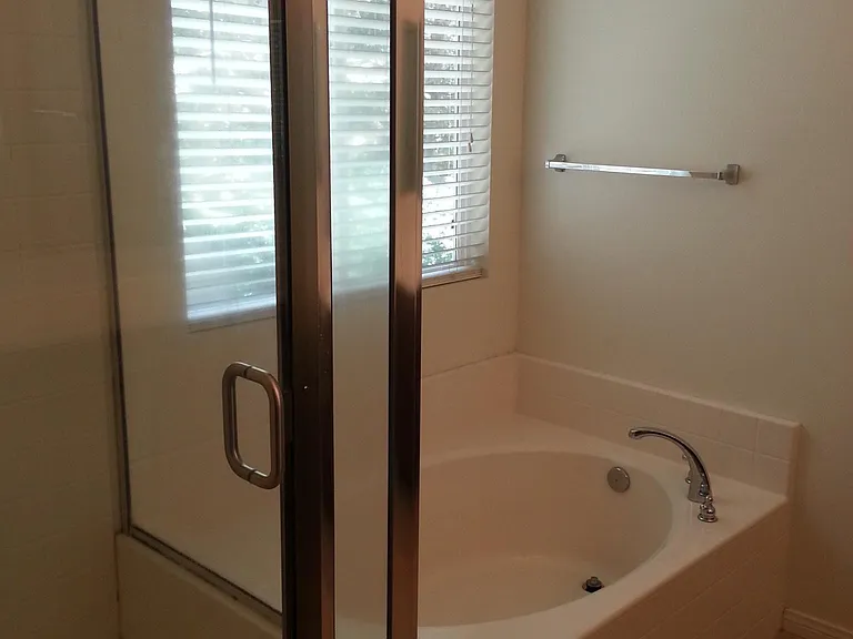 7593 Cloverhill Dr — Photo 8