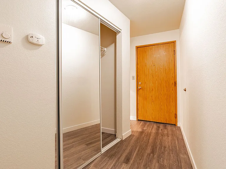 Francis Ave Apartments — Photo 8