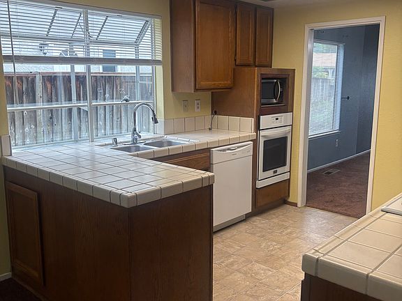 3rd image of 5692 Torrey Pine Ct