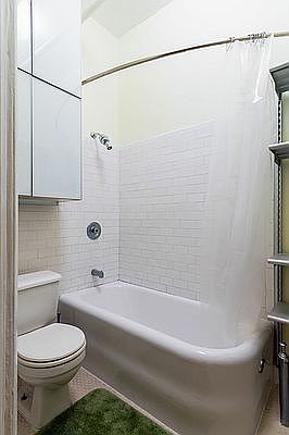 5th image of 140 W 69th St APT 62A