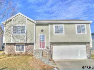 11706 Newport Ave, Omaha, NE 68164