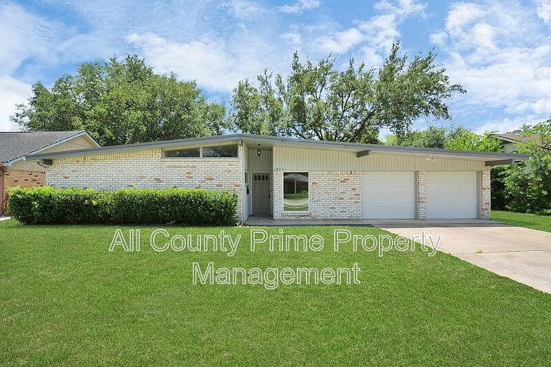 1st image of 10951 Shadow Wood Dr