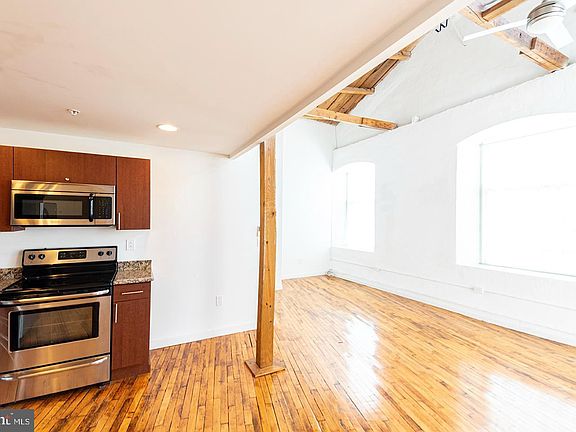 4th image of 4 Leverington Ave Unit 309