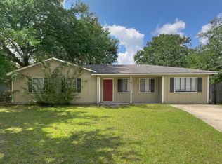 213 Honey Lane Cir, Hinesville, GA 31313