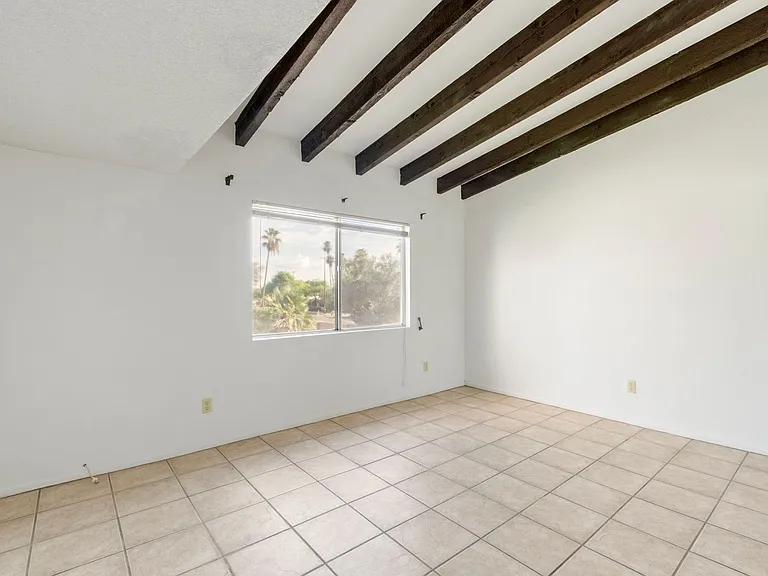 524 N Dodge Blvd — Photo 13
