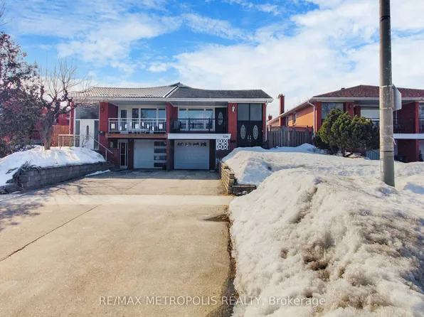 3254 Fieldgate Dr, Mississauga, ON L4X 2H7
