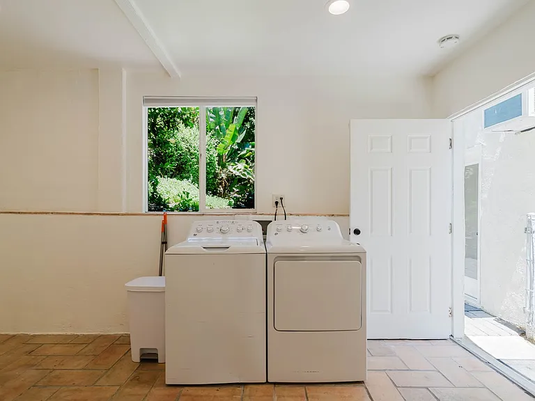 11036 Fruitland Dr — Photo 23