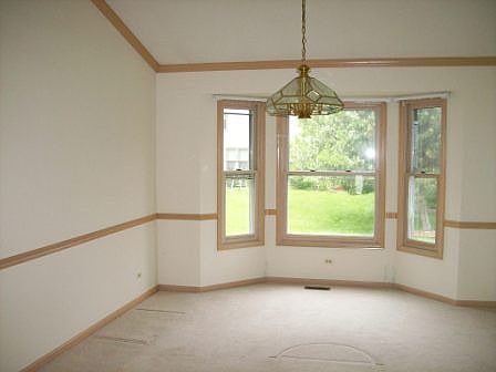 4th image of 1594 Crowfoot Cir N