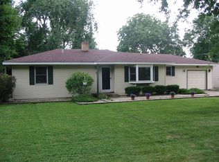 7 Hickory Ln, Algonquin, IL 60102