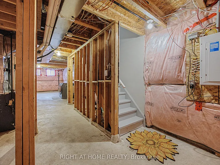 1235 Mulroney Hts — Photo 38