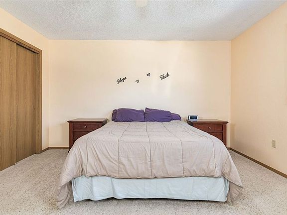 4th image of 1026 Vail View Dr
