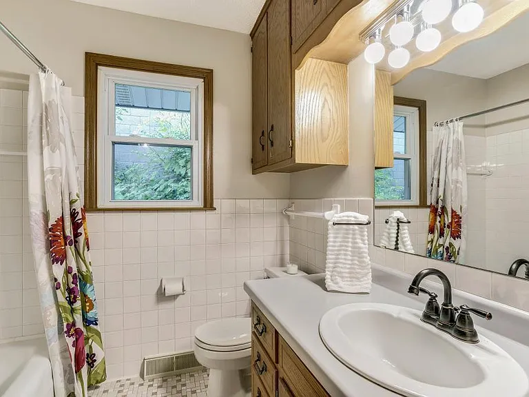 1823 Johnson St NE — Photo 10