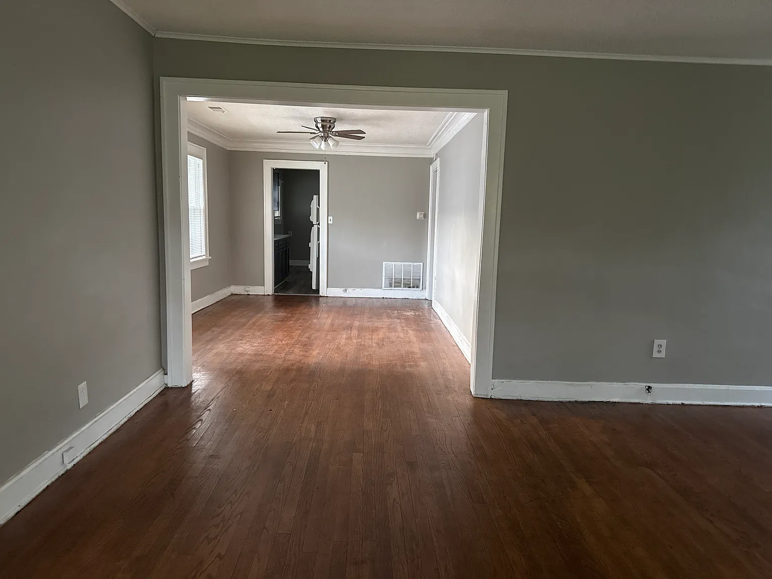 3 bed, 900 sqft, $895 — Photo 3