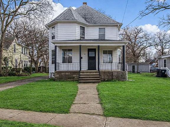 2nd image of 1015 Prairie Avenue