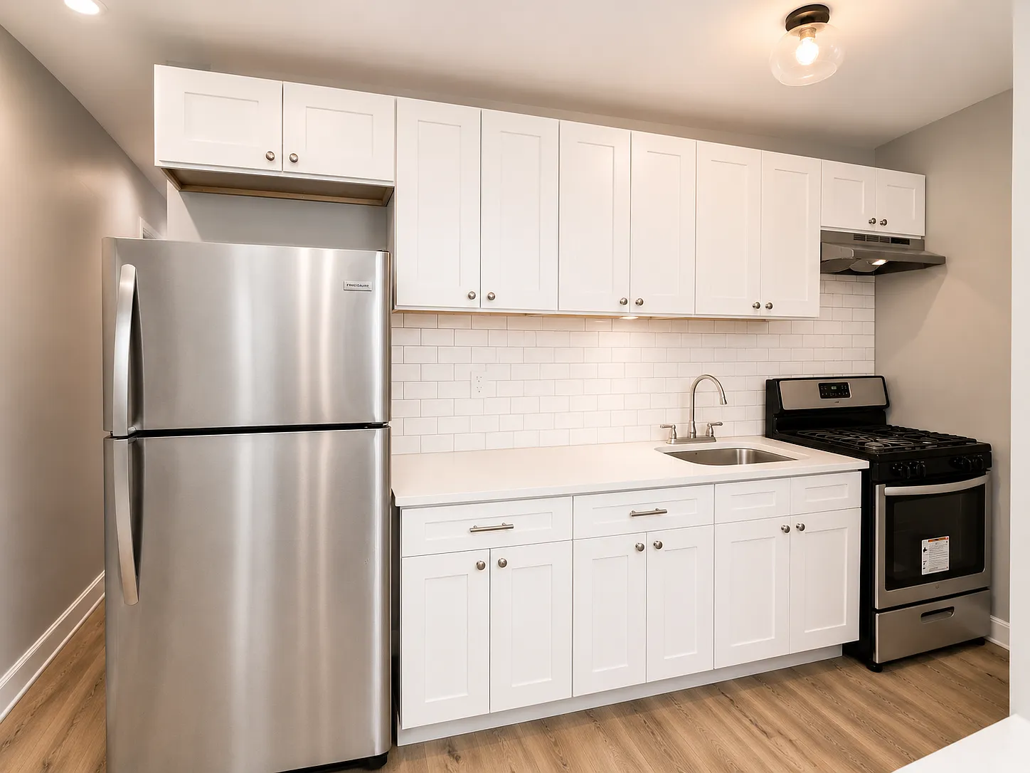 3 bed, 750 sqft, $2,100 — Photo 1
