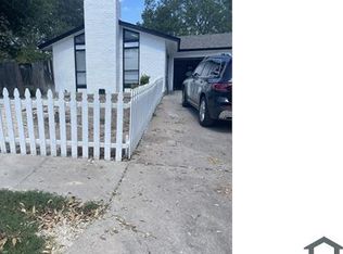 2102 Lamplight Village Cir #B, Austin, TX 78727