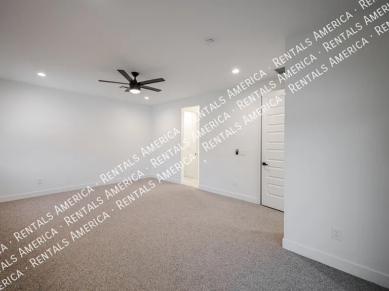 2418 E Amelia Ave — Photo 39
