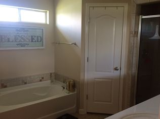 172 Plainview Dr, Poth, TX 78147