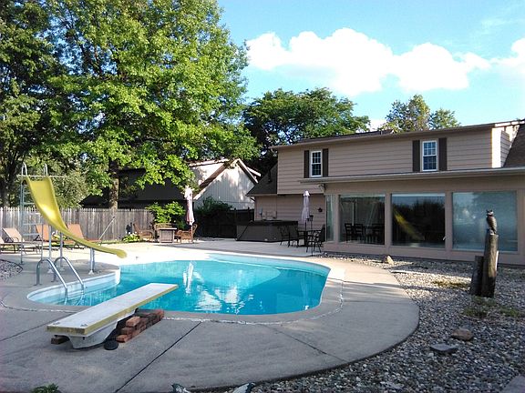 3rd image of 7327 Chartercrest Dr