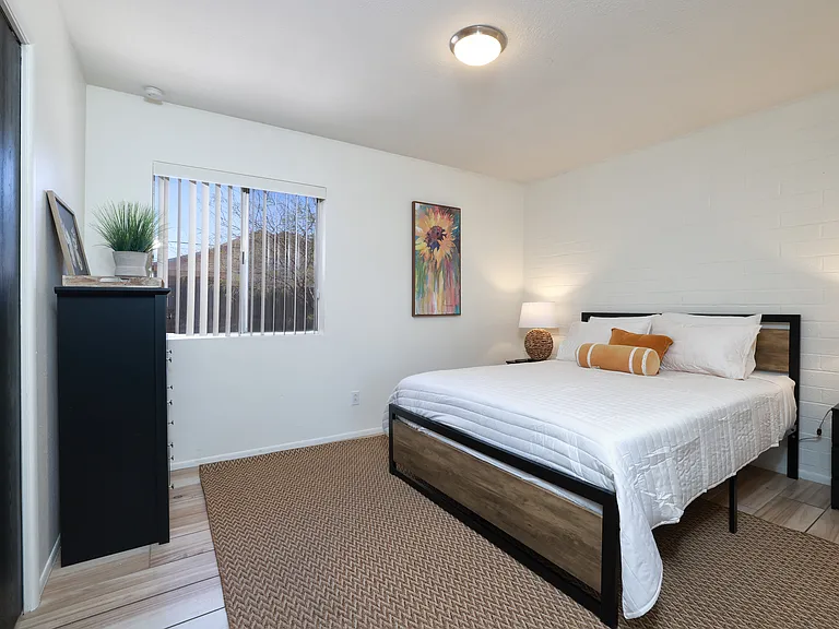1734 E Hedrick Dr — Photo 8