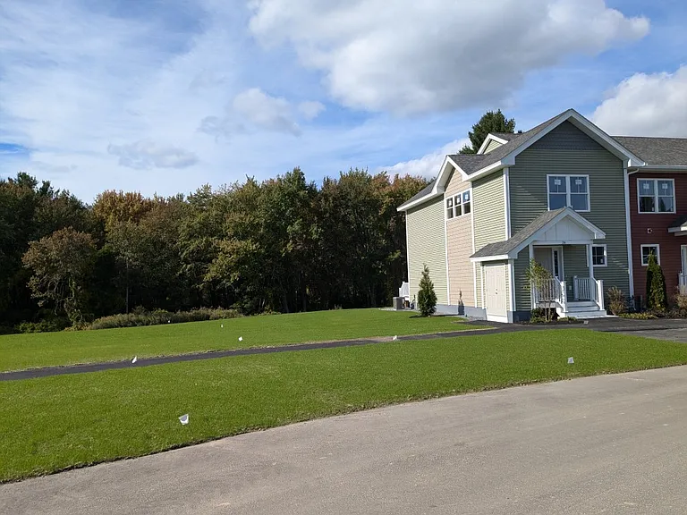 Rose Meadows — Photo 14
