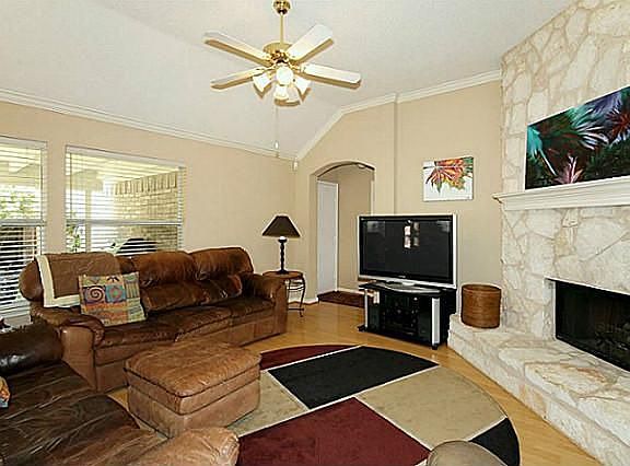 4th image of 1209 Taylor Ln