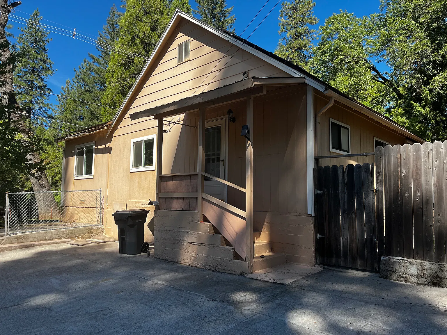 3 bed, 1608 sqft, $2,100 — Photo 1