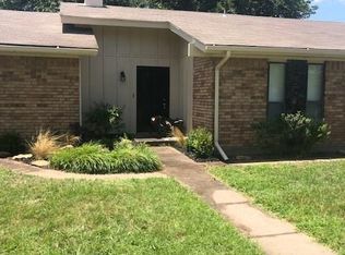 1300 Dallas St, Bowie, TX 76230