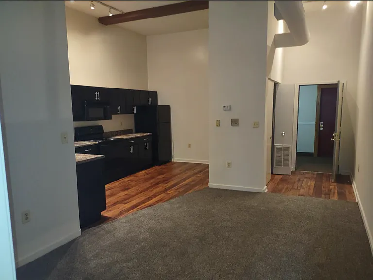 Marlboro Classic Apt & Redwood Square — Photo 43