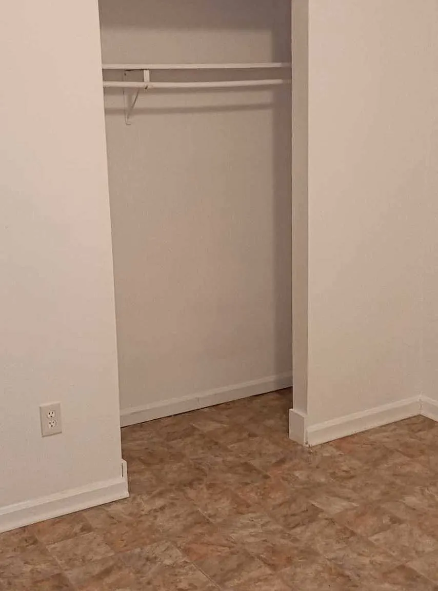 2 bed, 800 sqft, $800 — Photo 3