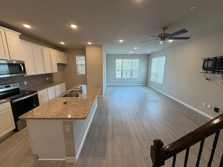 2940 Bluets Dr — Photo 3