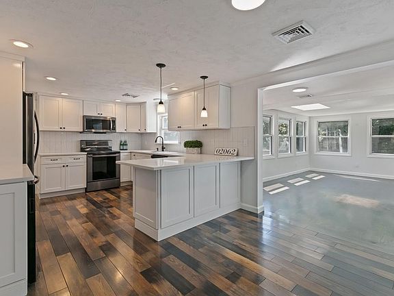 3rd image of 46 Geraldine Dr