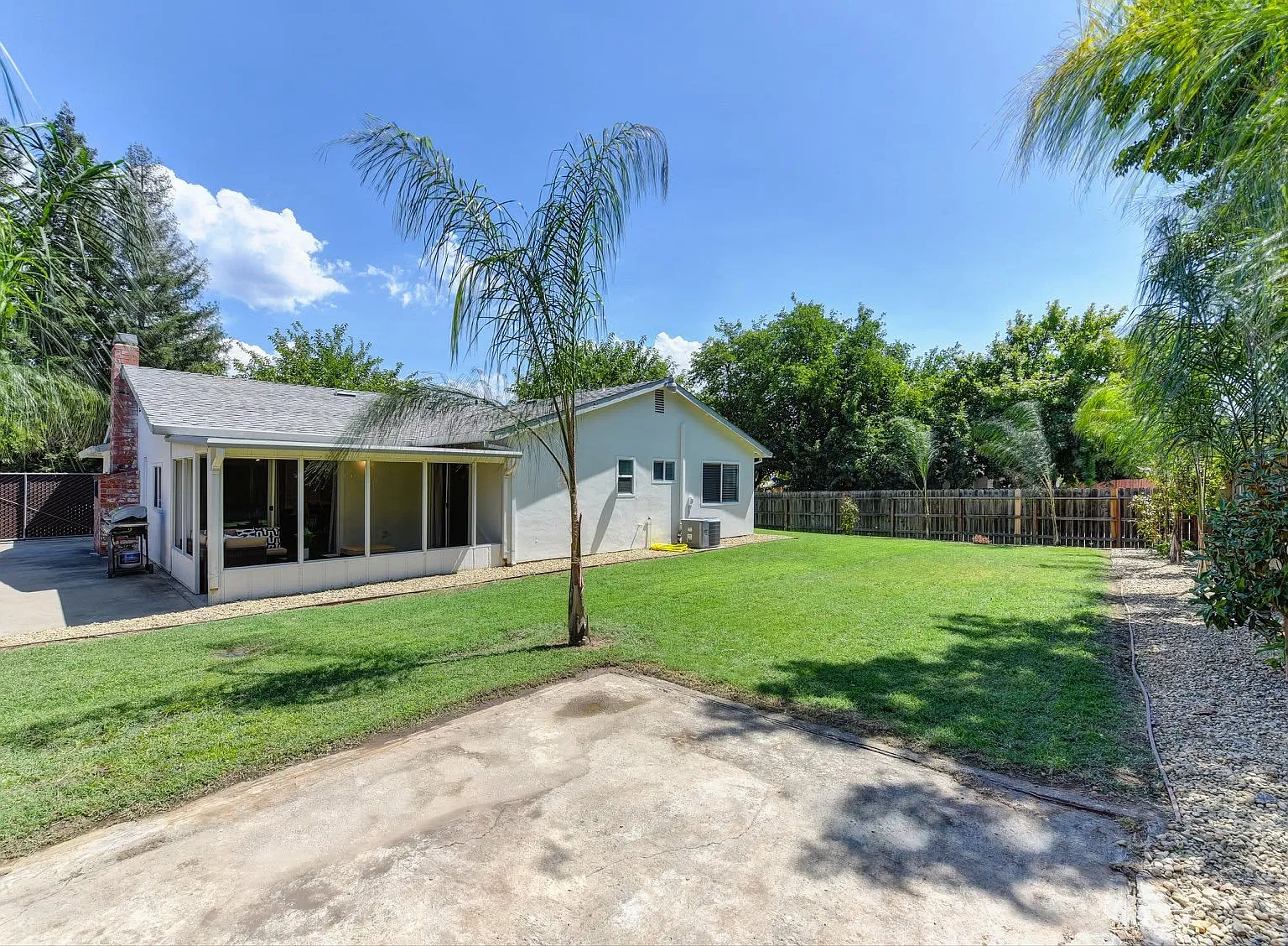 4 bed, $1,050 — Photo 4