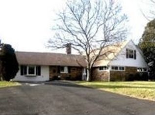 50 Roving Rd, Levittown, PA 19056