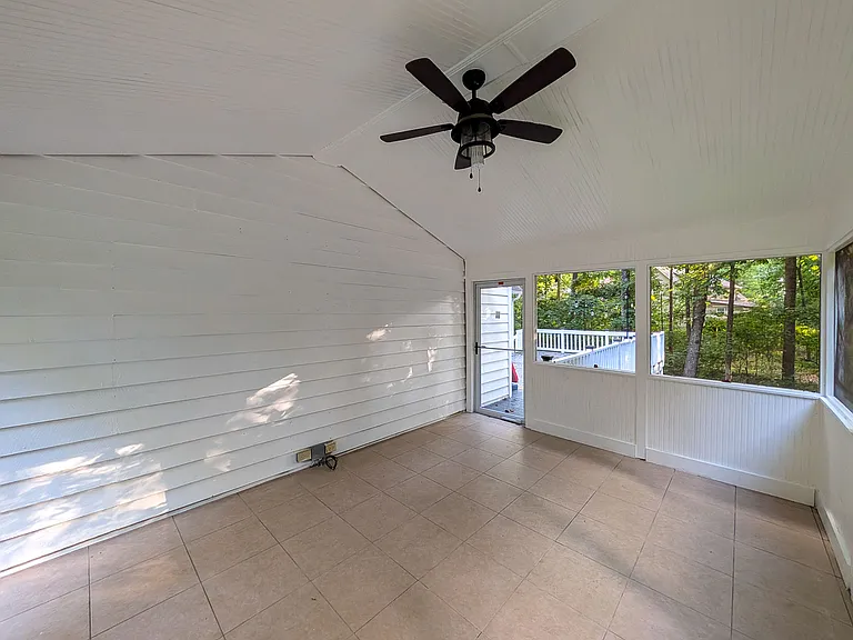 1975 Pilgrim Rd — Photo 11