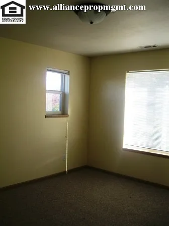 2902 W Villard St — Photo 6