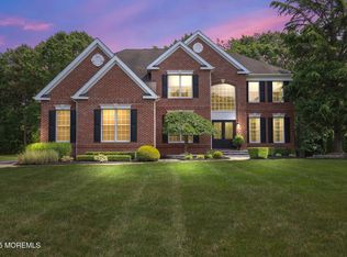 8 Mackenzie Ct, Freehold, NJ 07728