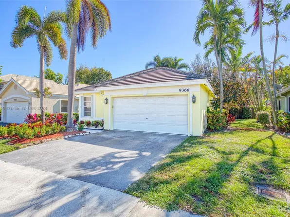 9366 Arborwood Cir, Davie, FL 33328