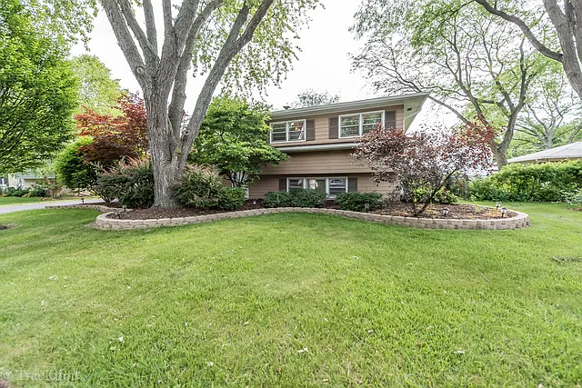 1140 Laurel Ln photo 1
