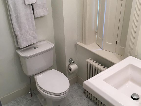 3rd image of 121 S Fairfield St #4