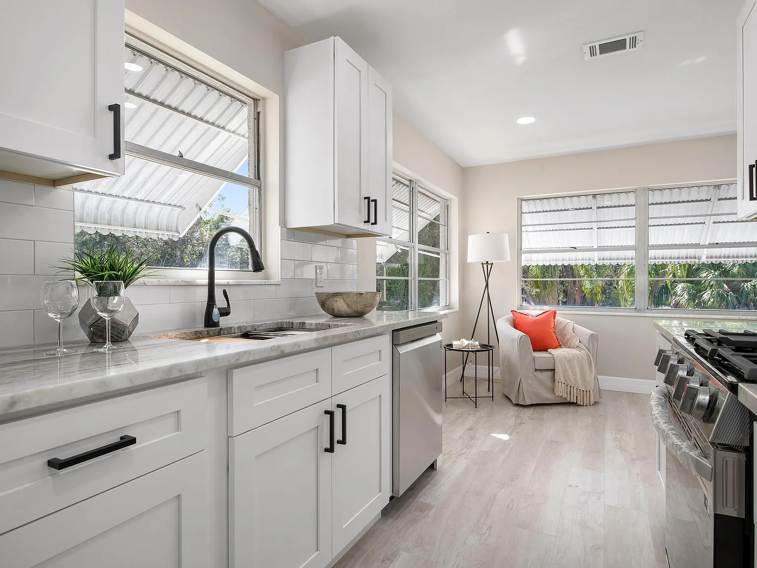 2 bed, 1110 sqft, $1,600 — Photo 4