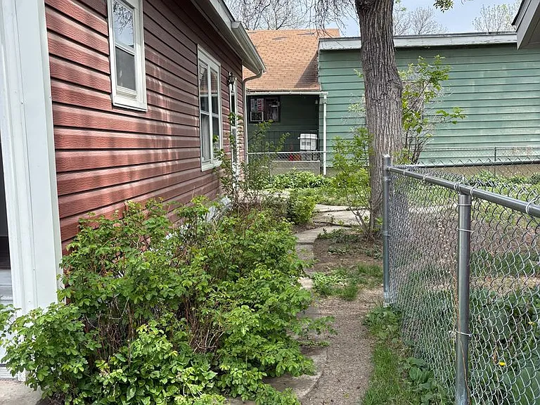205 1/2 Terry Ave — Photo 3