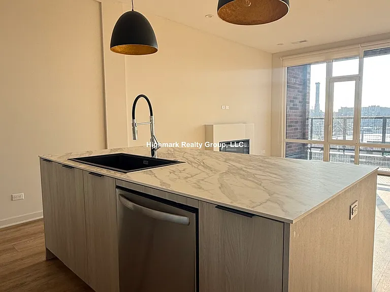 3207 N Narragansett Ave #306A — Photo 4